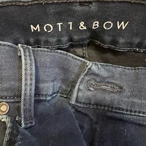 Mott&Bow Midrise skinny Jane dark wash  jeans sz 30 x 28